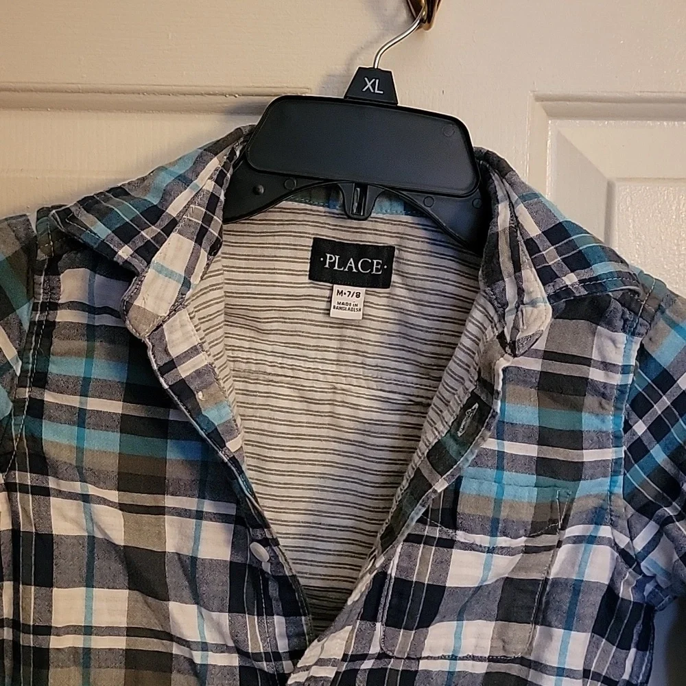 Children's Place boys, plaid, buttondown, long sleeved shirt. Size M 7/8.